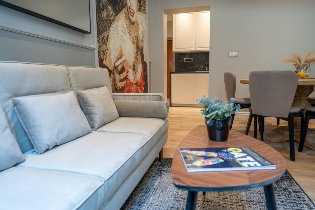 Rome City Center Apartment II ภายนอก รูปภาพ
